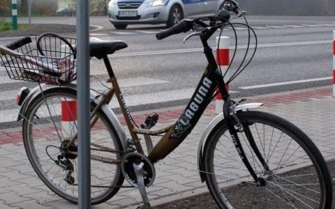 Zasłabła i wpadła pod samochód – czarnej serii ciąg dalszy