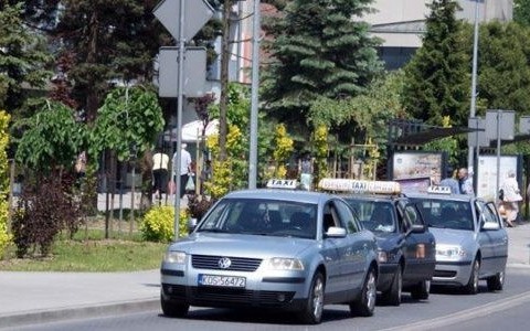 Postój taksówek wraca na „stare śmieci”