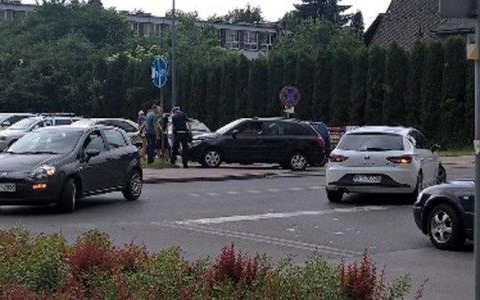 Kolizja na objeździe. Dwulatek we fiacie