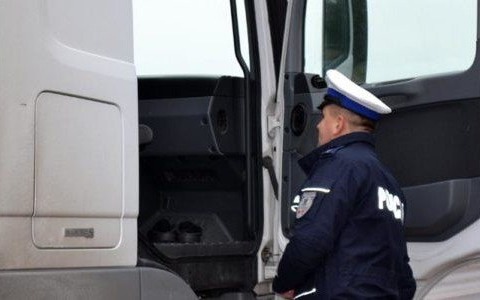 Ciężarówka wjechała w autobus