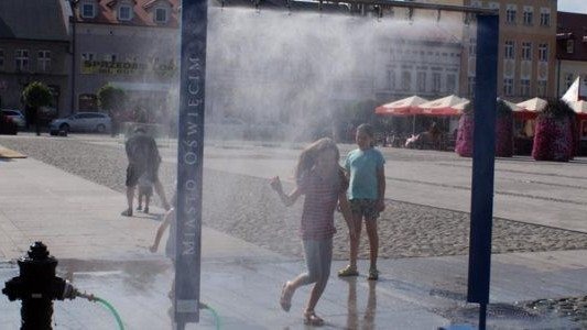 Można się schłodzić na rynku i przy centrum kultury – FILM