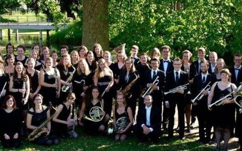 Orkiestra De Ontzetting wystąpi na rynku – FILM