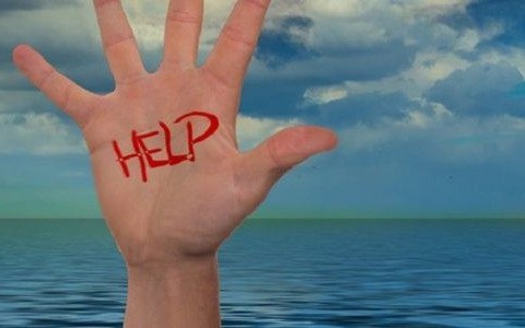 Potrafisz pomóc osobie tonącej?