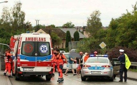 Stracił panowanie na łuku drogi – FOTO