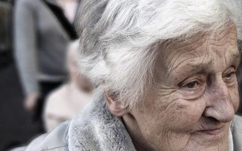 W powiecie przybywa stulatków