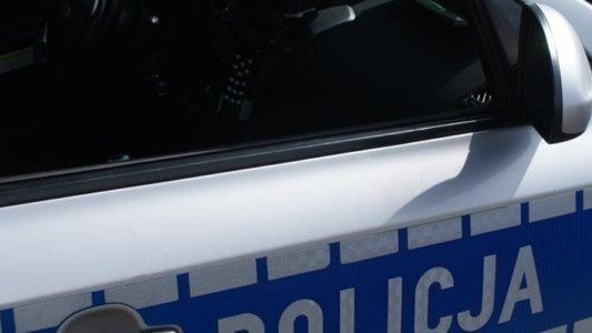 Grozili barmance nożem i ukradli pieniądze