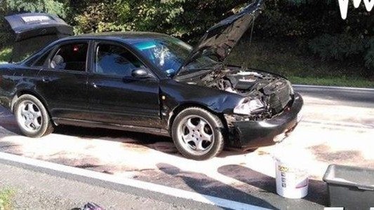 Zderzenie i ucieczka w Zatorze. Trwa policyjna obława – FOTO