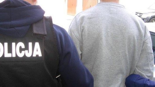 Okradł firmę z pieniędzy i samochodu