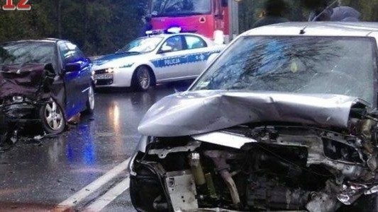 Poślizg na górze Grojeckiej. Droga już przejezdna – AKTUALIZACJA