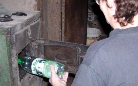 Wciąż palą śmieci w piecach