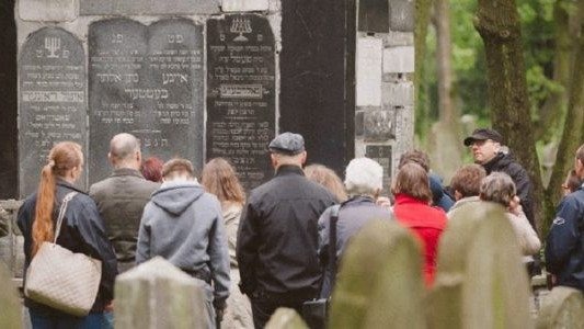 Możesz zwiedzić cmentarz żydowski z przewodnikiem