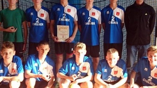 Piłkarze z gimnazjum nr 2 w Chełmku najlepsi w powiecie