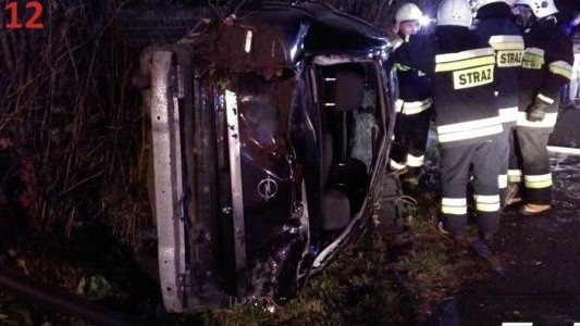 Kolejne dachowania samochodów