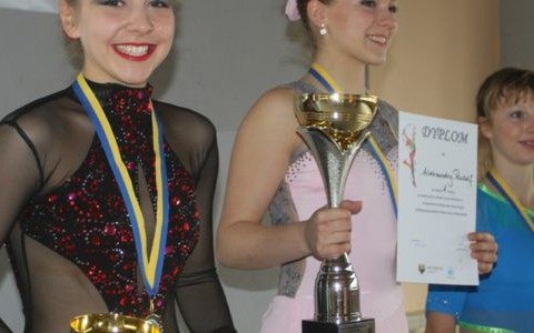 Pierwsze puchary i nowy klub łyżwiarzy – FOTO