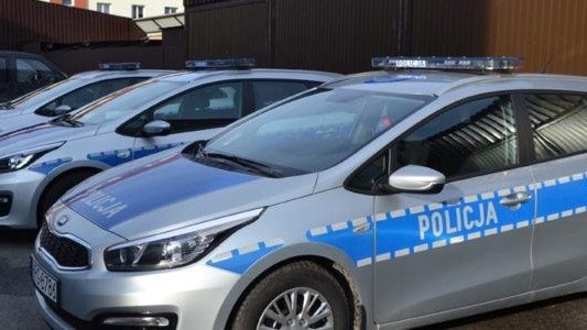 Zrzucili się na trzy radiowozy