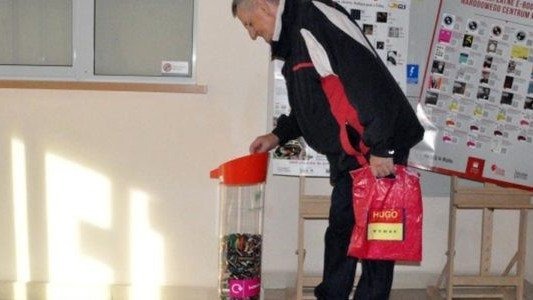 Baterie trafiają do specjalnych pojemników