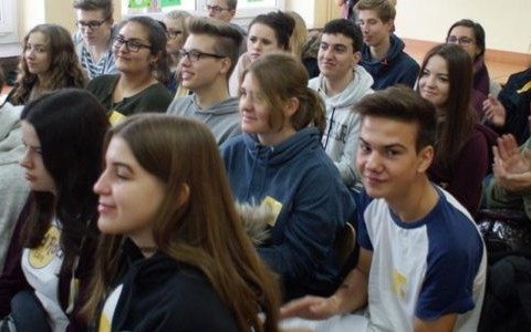 Jeden krokus za każde zabite dziecko – FOTO