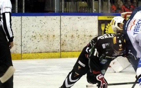 Unia testuje obrońcę