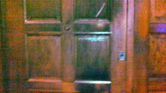 Piroman aż palił się, by wejść do magistratu – FOTO