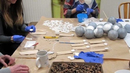 Tworzyli cudeńka z seniorami – FOTO