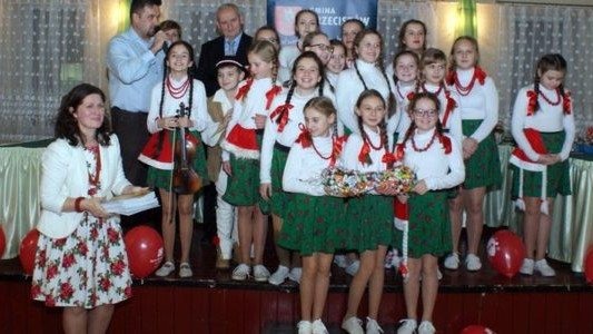 Anieli w niebie śpiewają z Faktami Oświęcim – FILM, FOTO