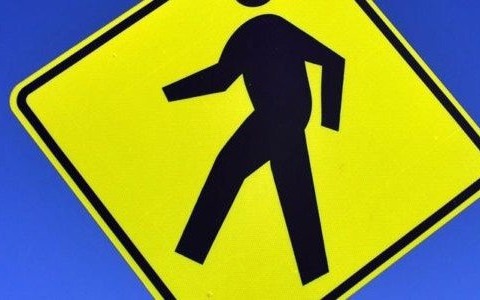 Potrącił pieszą, choć szła lewą stroną