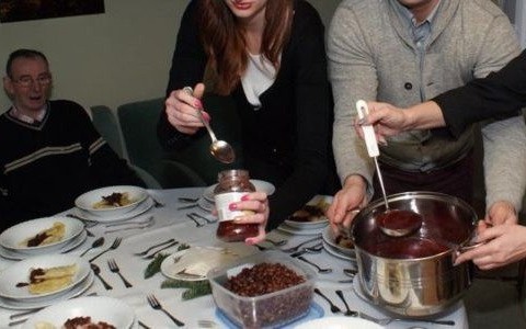 Przyszli do pana Jana z wigilią i kolędą – FOTO