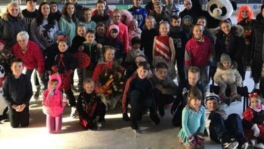 Łyżwiarze – przebierańcy żegnali stary i witali nowy rok