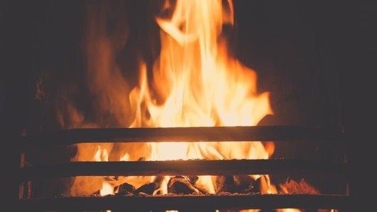 Czarny, gryzący dym i trzy mandaty