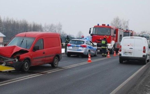 Wjechał osobówką w tył ciężarówki – FOTO