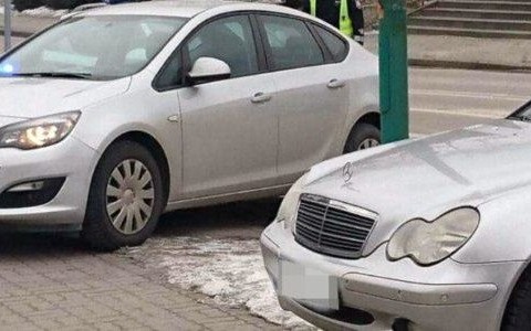 Rozbił policjantom tajniacki radiowóz – FOTO