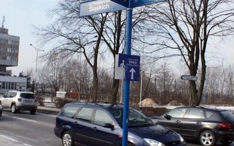 Kto pozwolił odjechać świadkom wypadku rządowego audi?