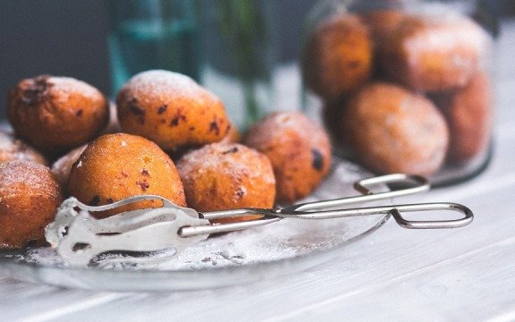 Pączek powninien zmieścić się w dłoni