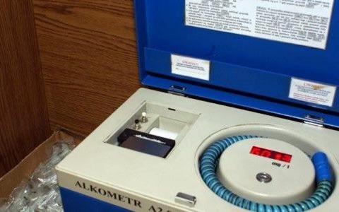 Jechał wężykiem, trafił na policjanta