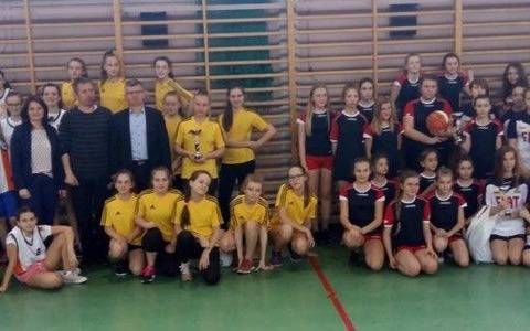 Koszykarki z osieckiej jedynki najlepsze w rejonie – FOTO