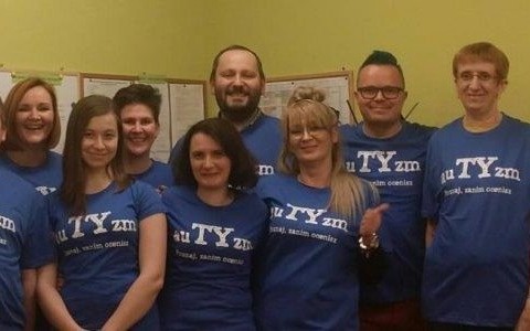 Będą świecić na niebiesko dla autyzmu