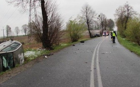 Trzy osoby ranne w wypadku. Droga była zamknięta – FOTO