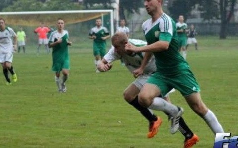 Zawodnicy z Brzeziny cieszyli się z trzech punktów