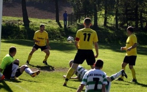 Osiem goli i podział punktów w Palczowicach