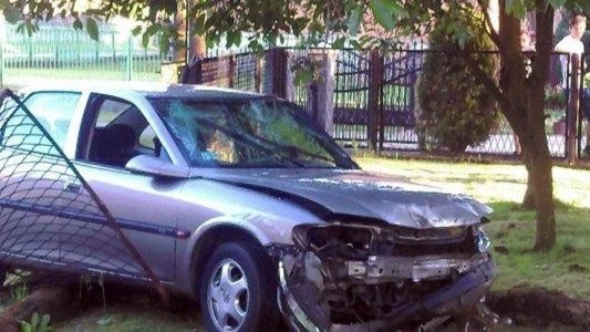 Pijany rajd zakończył na płocie