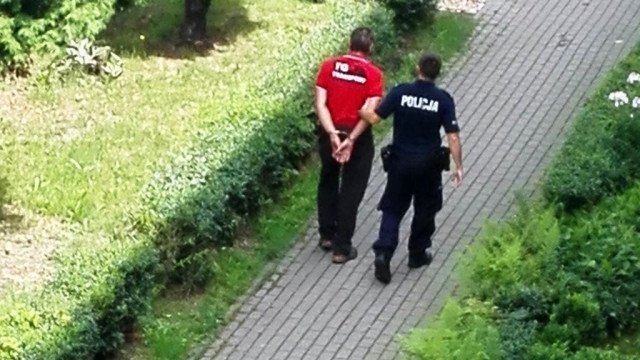 Damski bokser z zarzutami