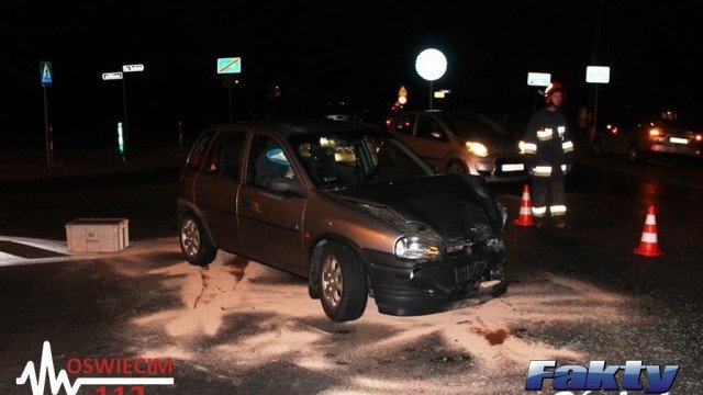 Zderzenie fiata z oplem i potrącenie pieszego – FOTO