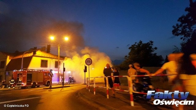 Płonie samochód. Omijajcie Bieruń – FOTO