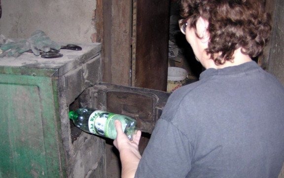 Palił w piecu plastiki. Został ukarany