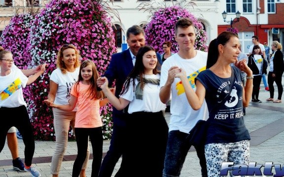 Belgijka i Exodus 15 na rynku – FILMY, FOTO