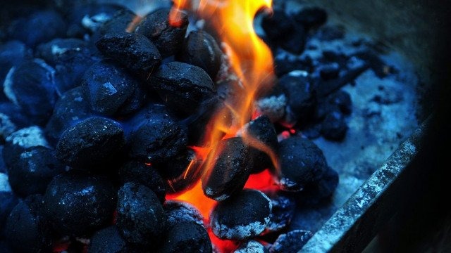 Węgiel workowany – co warto o nim wiedzieć przed zakupem?