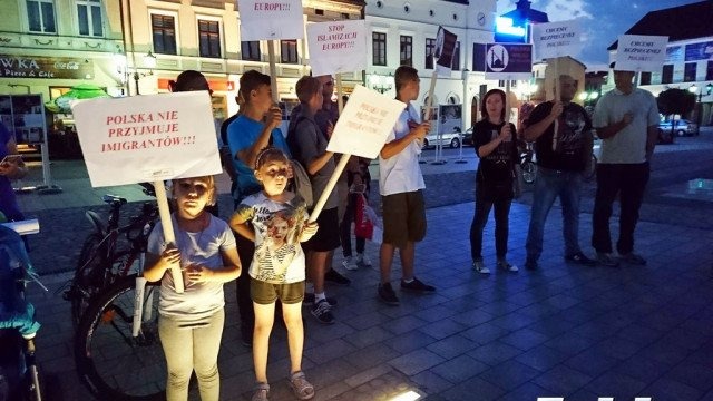 „Nie” dla polityki rządu w sprawie uchodźców – FILMY, FOTO