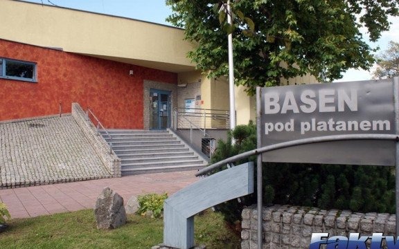 Bakteria zamknęła brzeszczański basen – FILM