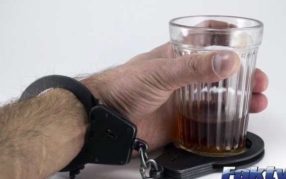 Pijany uciekał samochodem i pieszo