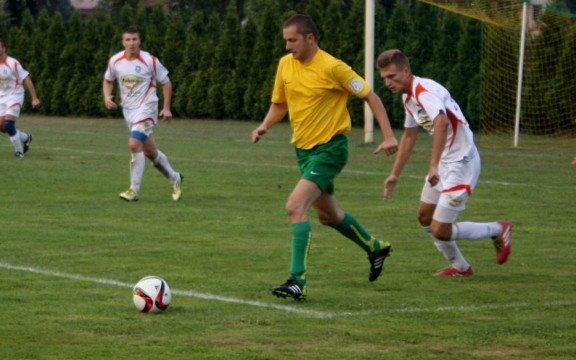 Ciekawy początek i koniec w meczu Niwy